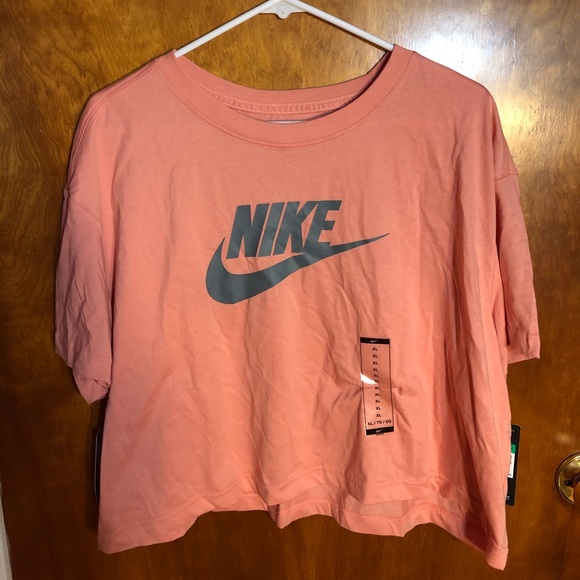 nike women's essential futura crop top